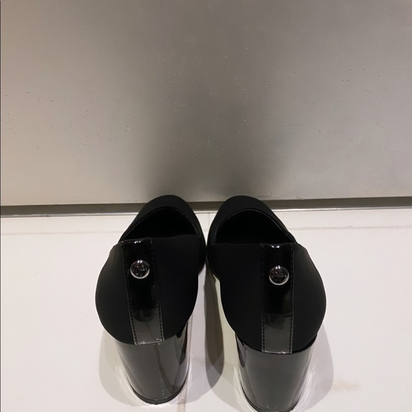 Donald Pliner Pump - Picture 3 of 4